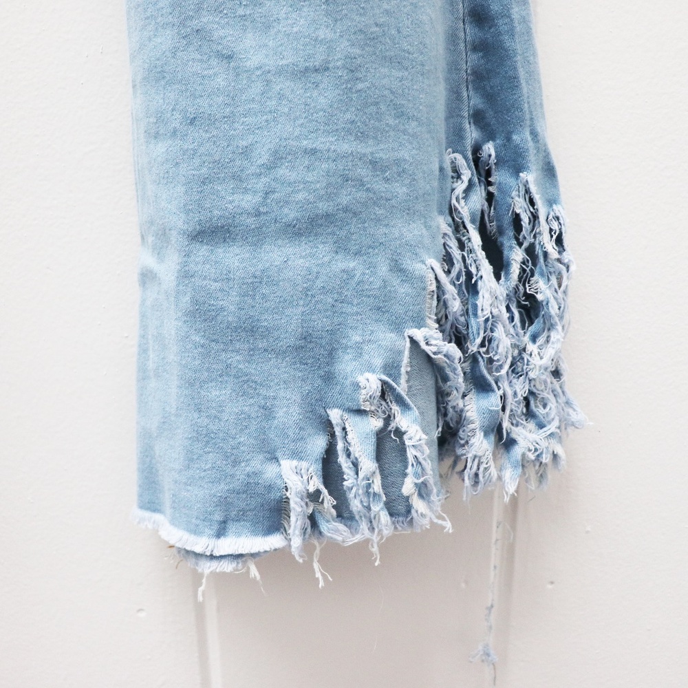 ❤️ NWT Flare Fringe Shredded Light Wash - Picture 7 of 9